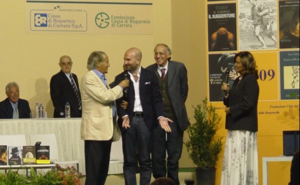 Donato Carrisi Al Premio Bancarella 22 Luglio 2009 Fonte Www Legnanonews Com 175336