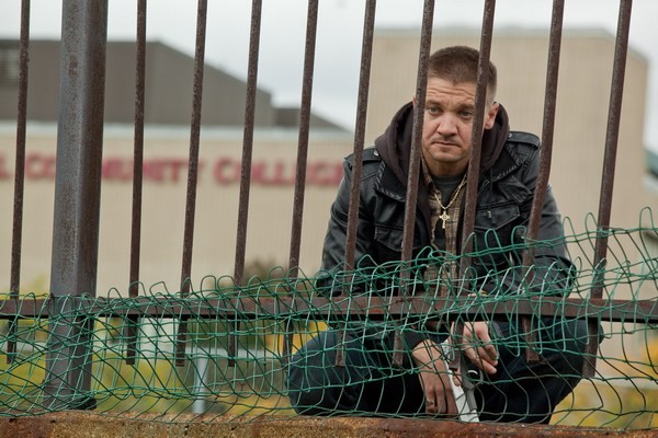Jeremy Renner in un'immagine emblematica di The Town (2010)