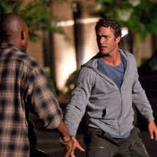 Carter (B.J. Britt) affronta Mason (Taylor Kinney) nell'episodio Brave New World di Vampire Diaries