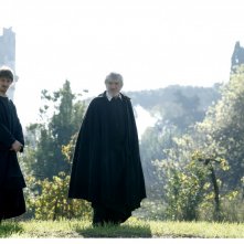 Gigi Proietti è San Filippo Neri in un momento della fiction Preferisco il Paradiso