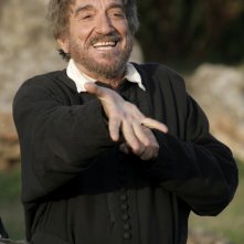 Gigi Proietti è San Filippo Neri nella fiction Rai Preferisco il Paradiso