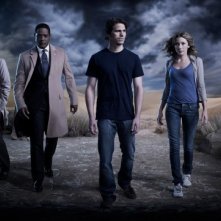 Laura Innes, Ian Anthony Dale, Jason Ritter, Blair Underwood, Sarah Roemer e Željko Ivanek in un'immagine promozionale di The Event