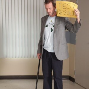Hugh Laurie in una scena dell'episodio Selfish di Dr House