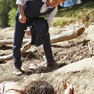 Simon Baker in un momento dell'episodio The Blood On His Hands di The Mentalist