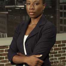 Aisha Hinds è il tenente Maureen Mason nella serie Detroit 1-8-7