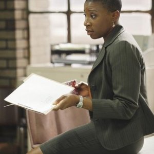 Aisha Hinds nell'episodio Local Hero/Overboard di Detroit 1-8-7
