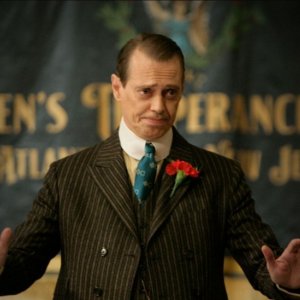 Boardwalk Empire: Steve Buscemi in una scena del pilot della serie HBO