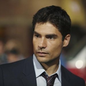 D.J. Cotrona nell'episodio Local Hero/Overboard di Detroit 1-8-7