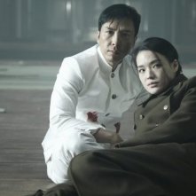 Donnie Yen e Shu Qi in una scena del film Legend of the Fist: The Return of Chen Zhen