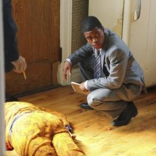 Jon Michael Hill in una scena dell'episodio Nobody's Home/Unknown Soldier di Detroit 1-8-7