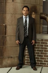 Shaun Majumder è il Detective Vikram Mahajan nella serie Detroit 1-8-7