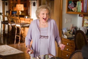 Betty White in un'immagine del film You Again