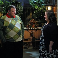 Billy Gardell e Melissa McCarthy nell'episodio First Date di Mike and Molly
