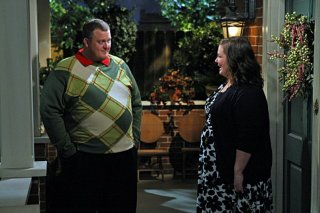 Billy Gardell e Melissa McCarthy nell'episodio First Date di Mike and Molly
