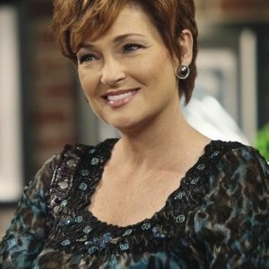 Carolyn Hennesy nell'episodio Let Yourself Go di Cougar Town