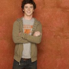 Charlie McDermott nel ruolo di Axl nella stagione 2 della serie The Middle