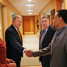 Christine Baranski e Michael Ealy con le guest star Lou Dobbs e Joe Trippi nell'episodio Double Jeopardy di The Good Wife