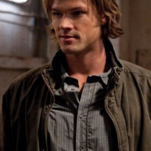 Jared Padalecki in una scena dell'episodio Two and a Half Men di Supernatural