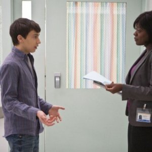 Keir Gilchrist con Viola Davis nel film It's Kind of a Funny Story