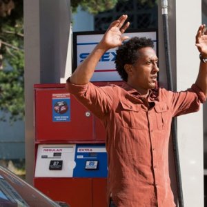 Andre Royo in una scena dell'episodio Olivia di Fringe