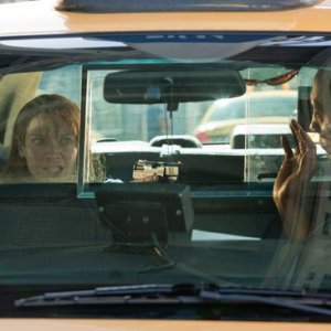 Anna Torv ed Andre Royo in una scena dell'episodio Olivia di Fringe