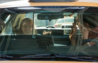 Anna Torv ed Andre Royo in una scena dell'episodio Olivia di Fringe