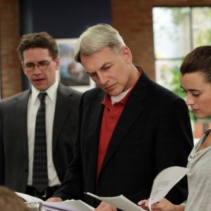 Brian Dietzen, Mark Harmon e Cote de Pablo nell'episodio Worst Nightmare di N.C.I.S.