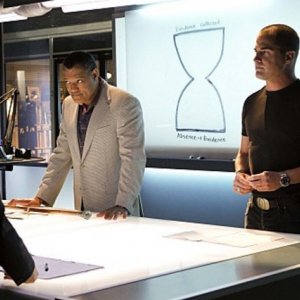 George Eads e Laurence Fishburne nell'episodio Sqweegel di CSI
