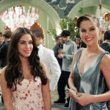 Jessica Lowndes e Jessica Stroup nell'episodio Age of Inheritance di 90210