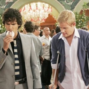 Michael Steger e Trevor Donovan nell'episodio Age of Inheritance di 90210