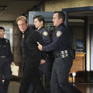 Rick Ravanello in una scena dell'episodio He's Dead, She's Dead di Castle