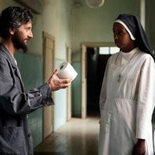 Ascanio Celestini e Igiaba Scego in un'immagine del film La pecora nera