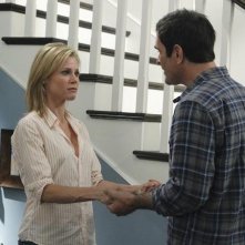 Julie Bowen e Ty Burrell nell'episodio Old Wagon di Modern Family
