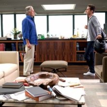Michael Douglas e Shia LaBeouf in una scena di Wall Street 2: Money Never Sleeps
