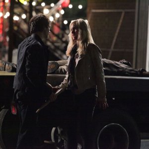 Ian Somerhalder faccia a faccia con Candice Accola nell'episodio Brave New World di Vampire Diaries