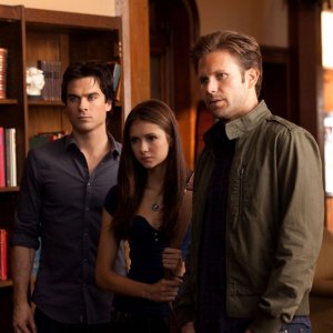 Ian Somerhalder, Nina Dobrev e Matthew Davis in una scena di: Bad Moon Rising di Vampire Diaries