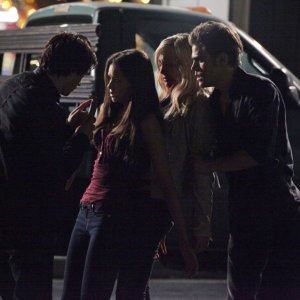 Nina Dobrev difende Candice Accola nell'episodio Brave New World di Vampire Diaries
