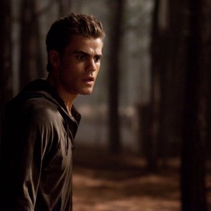 Stefan (Paul Wesley) con un'espressione sorpresa nell'episodio Bad Moon Rising di Vampire Diaries