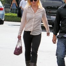 Britney Spears con la sua guardia del corpo dopo aver pranzato a Calabasas