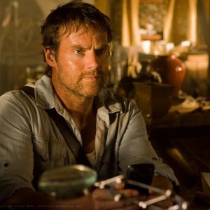 Carter Hall (Michael Shanks) in una scena dell'episodio Shield di Smallville