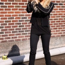 Shakira scherza con i fotografi fuori dal The Late Show