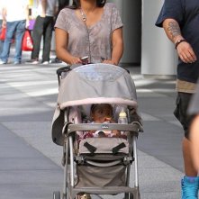Christina Milian fa shopping con la figlia Violet a Los Angeles