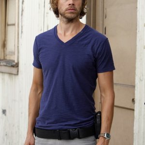 Eric Christian Olsen in una sequenza dell'episodio Black Widow di NCIS: Los Angeles