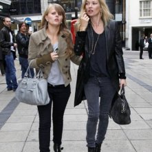 Kate Moss e la figlia Lila Grace fanno shopping insieme