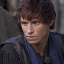 Eddie Redmayne nella miniserie I pilastri della Terra