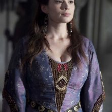 Hayley Atwell in un momento della miniserie I pilastri della Terra