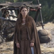 Hayley Atwell nella miniserie I pilastri della Terra