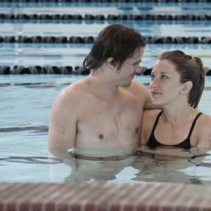 Jason Ritter e Sarah Roemer in una scena dell'episodio To Keep Us Safe di The Event