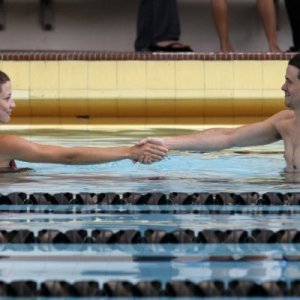 Jason Ritter e Sarah Roemer nell'episodio To Keep Us Safe di The Event