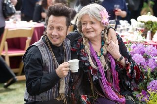 Rob Schneider e Joyce Van Patten in una scena di Un weekend da bamboccioni